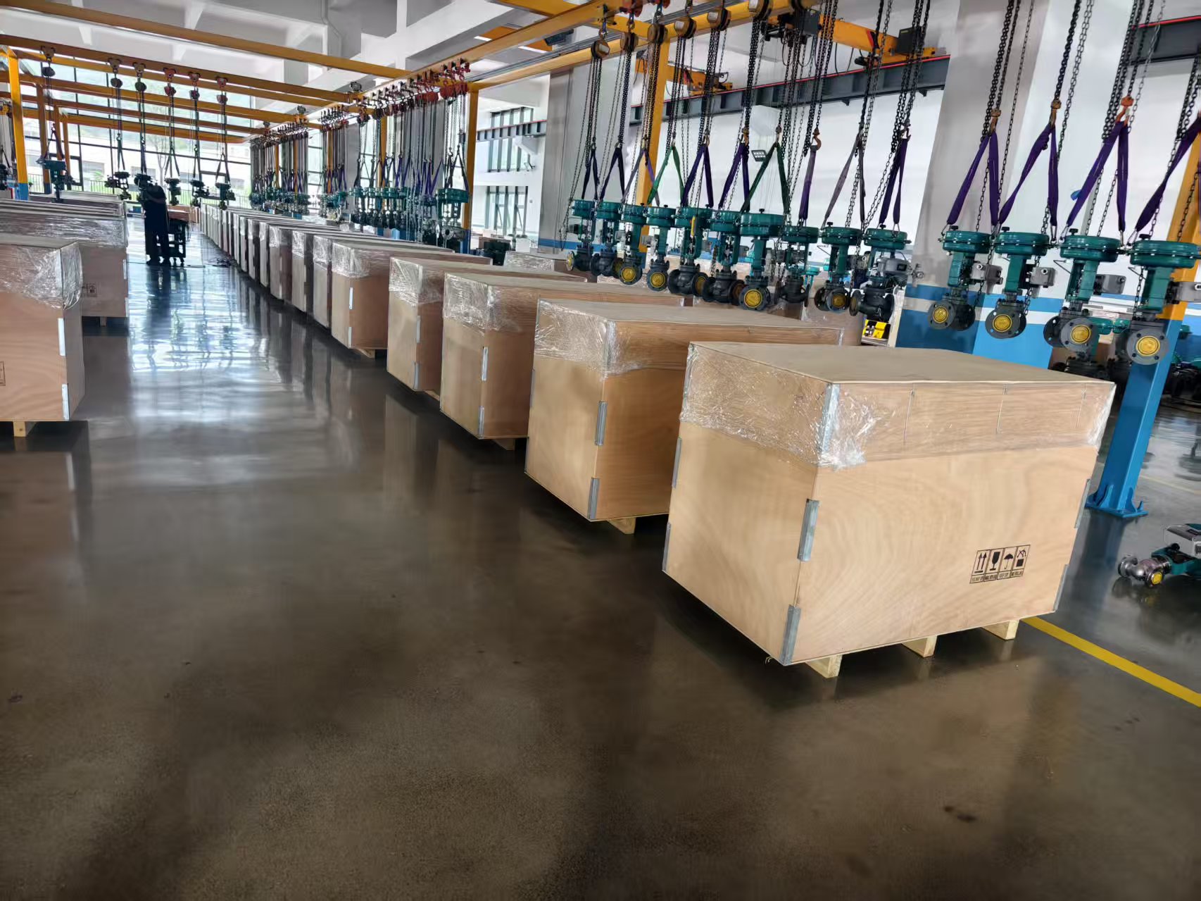 4 containers valve ready to ship to south aisa